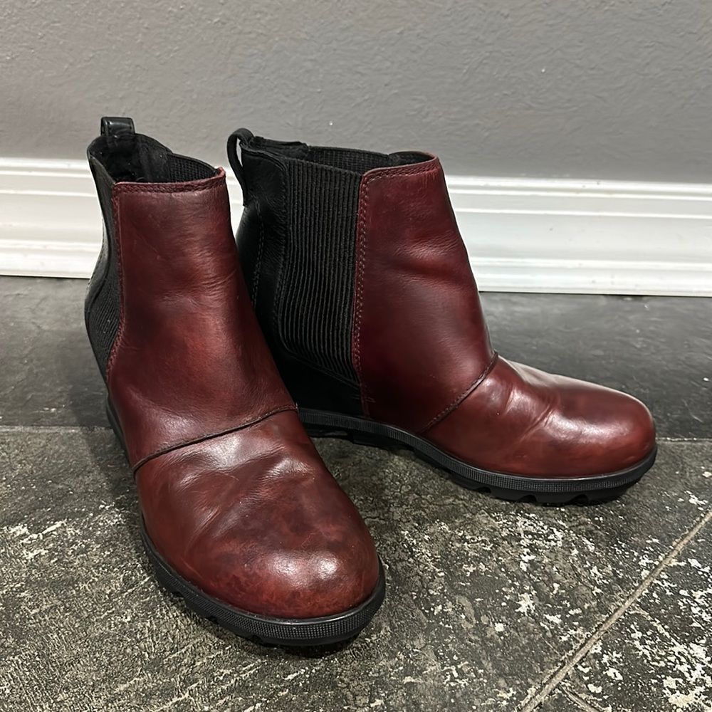 Sorel Joan of Arc Wedge II Chelsea Boots 10